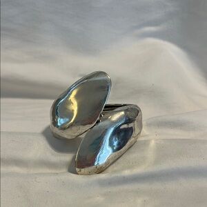 Elegant Silver Women's Braclet